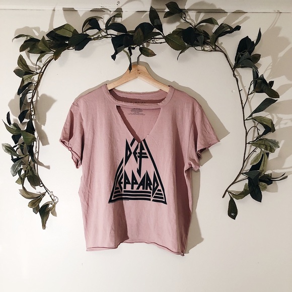 Tops - SALE Def Leppard Cut Out sz L ✨